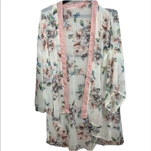 Band of gypsiesCollective White Floral Print Polyester Chiffon kimono